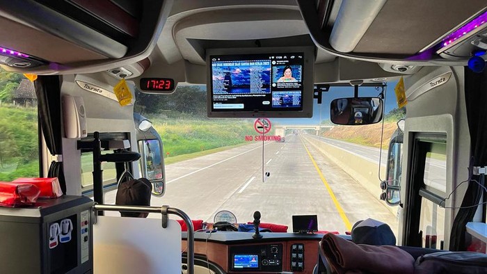Bus pariwisata