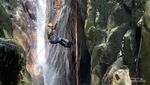 Coba Deh Canyoning di Curug Ngumpet, Seru Pakai Banget!