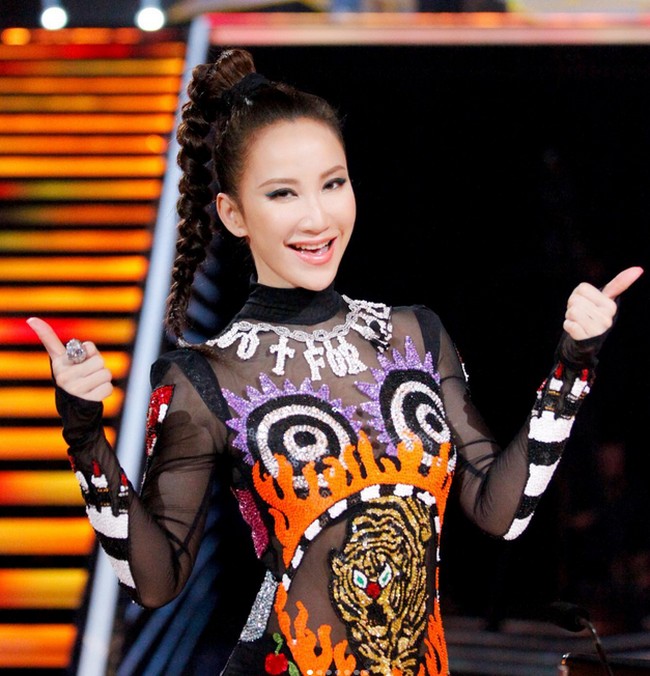 Coco Lee lahir pada 17 Januari 1975, di Hong Kong namun sempat besar di California dan kembali lagi ke negara asalnya. Coco Lee punya darah Indonesia dari sang ayah yang merupakan keturunan China - Indonesia. Dan ibunya adalah orang Hong Kong Kanton. Foto: dok. Instagram/@cocolee