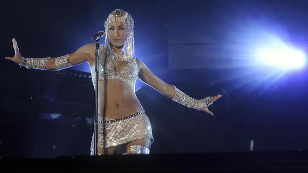 CoCo Lee performing in Beijing, China. (AP/NG HAN GUAN)