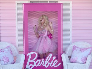 Kisah Nenek 54 Tahun yang Terobsesi Hidup Bak Barbie, Pilih Jadi Jomblo