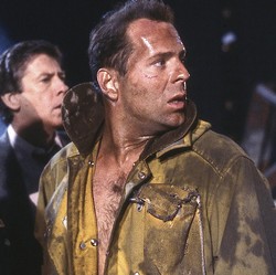 Bruce Willis Hampir Mati Terbakar di Die Hard