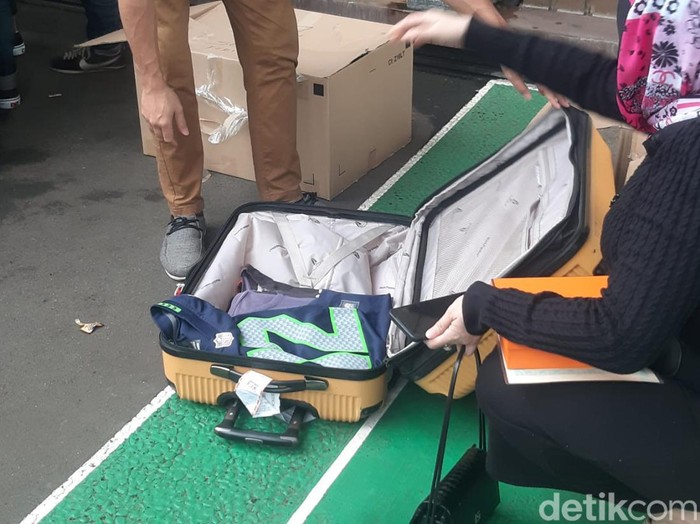 Ferry Irawan Barang-barang Ferry Irawan yang dikembalikan Venna Melinda.