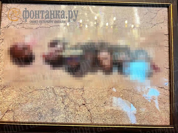 Gambar buram dikatakan menggambarkan kepala yang terpenggal. Ini dilaporkan sebagai salah satu foto berbingkai di rumah besar Prigozhin.(Tangkapan layar twitter @JuliaDavisNews)