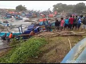 Perahu Nelayan Tasik Rusak dan Lenyap Diterjang Ombak