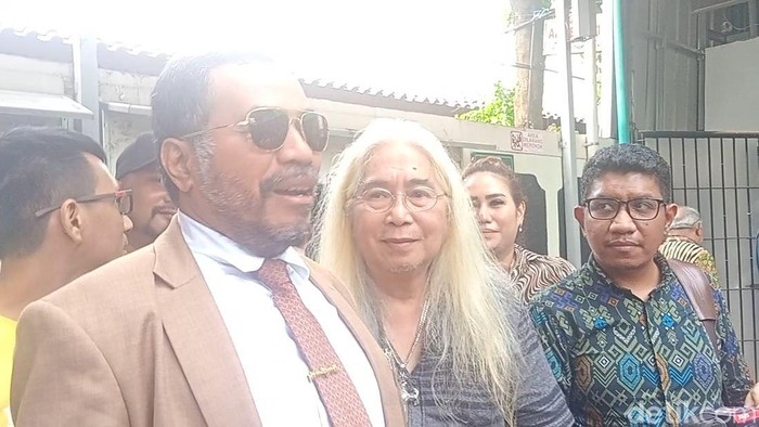 Gideon Tengker dalam sidang gono-gini melawan Rieta Amilia.