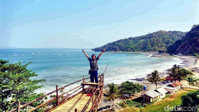 Jaka Suharman (39) nelayan di Pantai Cikembang, Desa Pasir Baru, Kecamatan Cislok, Kabupaten Sukabumi