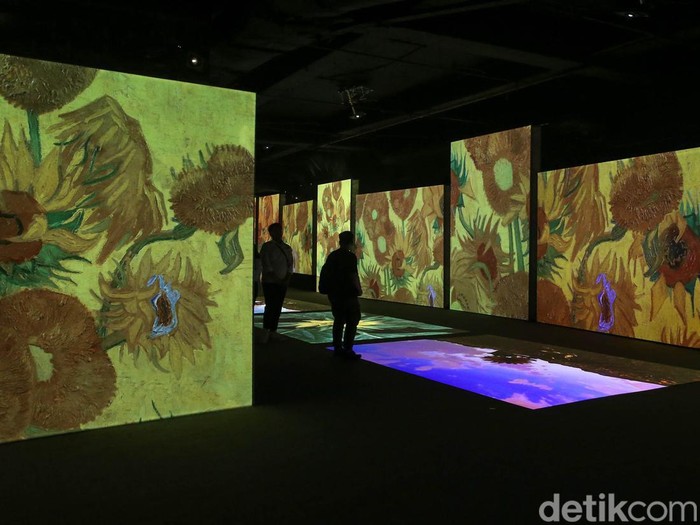 Pameran multisensori karya seni Vincent Van Gogh digelar Mal Taman Anggrek Jakarta. Sebelumnya, pameran Van Gogh Alive telah diadakan di 80 kota di banyak negara.