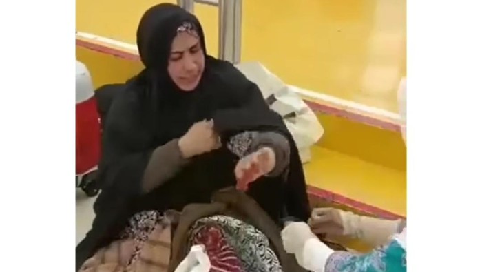 Jemaah haji asal Makassar, Tallassa yang memakai baju 15 lapis.
