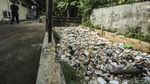 Jorok, Kali di Samping Balai Kota Depok Penuh Sampah
