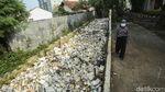 Jorok, Kali di Samping Balai Kota Depok Penuh Sampah