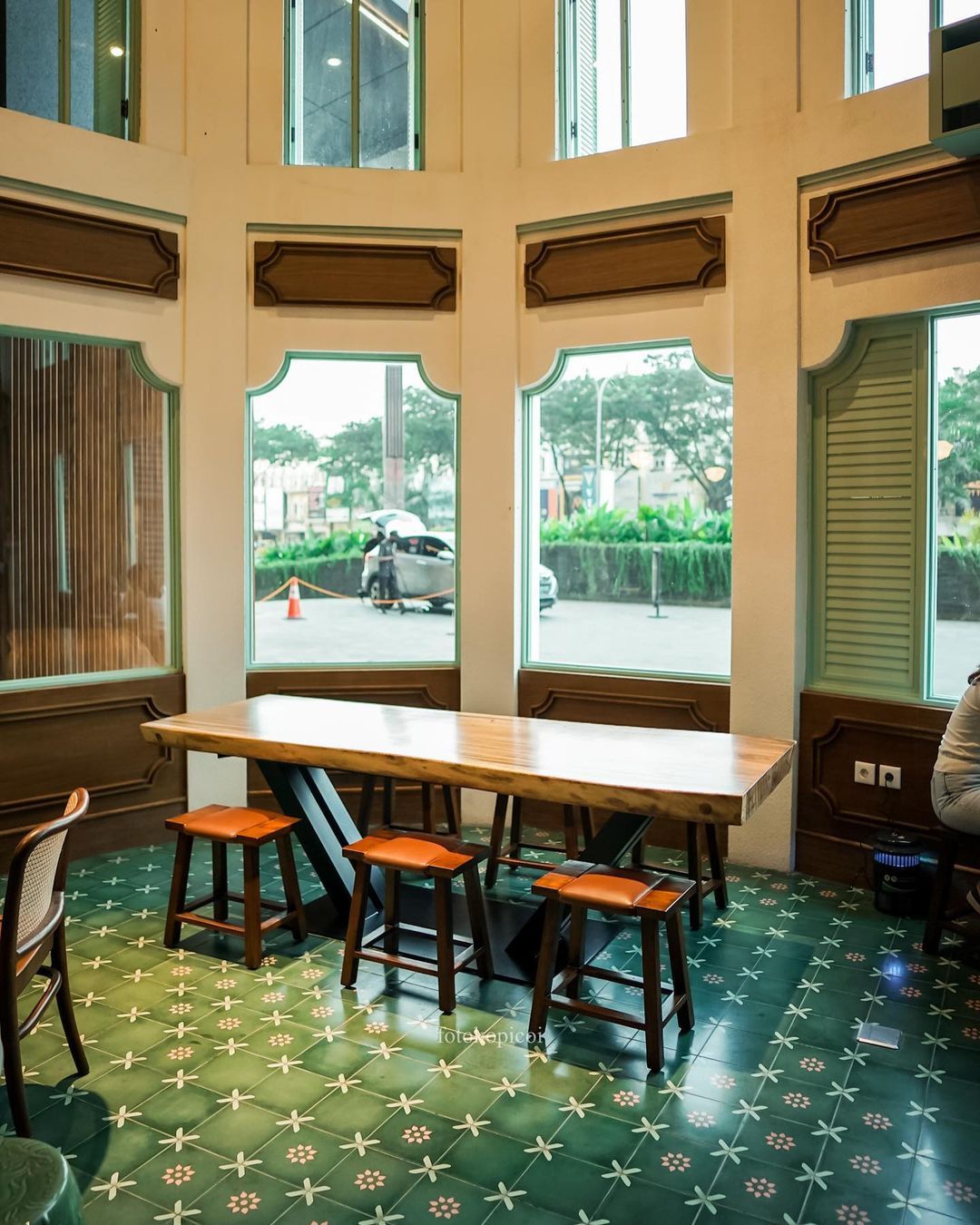 Kafe estetik di Gading Serpong