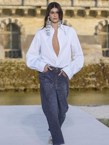 Kaia Gerber wears a creation for the Valentino Haute Couture Fall/winter 2023-2024 fashion collection presented in Chantilly, north of Paris, Wednesday, July 5, 2023. (AP Photo/Christophe Ena)