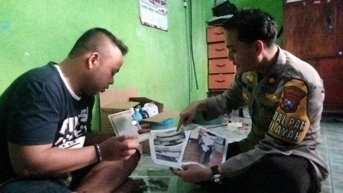 Kapolsek Simokerto KOmpol Dwi Nugroho mendatangi rumah Andre