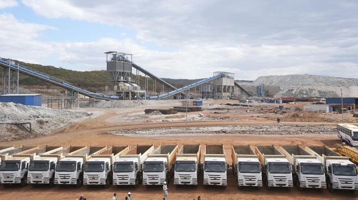 Litium merupakan logam alkali yang kerap digunakan dalam industri energi. Begini penampakan pabrik Lithium di Zimbabwe.