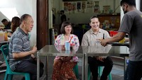 Mereka juga disuguhkan keunikan kuliner khas hasil peleburan berbagai budaya seperti Melayu, Tiongkok, India, Aceh, Minang.