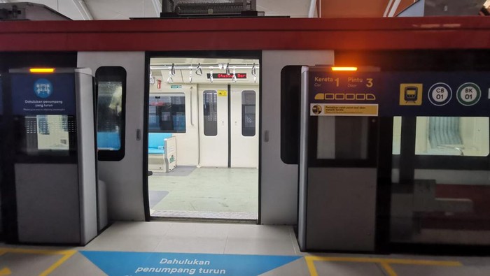 Menjajal LRT Jabodebek