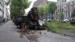 Mobil-mobil Ini Jadi Korban Pohon Tumbang di Amsterdam