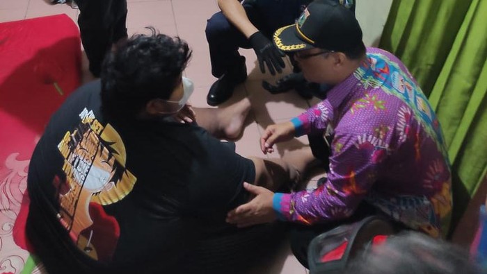 Momen Evakuasi Pria Obesitas 230 Kg di Jaktim