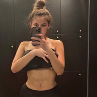 Foto-foto Nur Sajat pamer perut mengundang kritik netizen, terutama yang berasal dari negaranya. Foto: dok. Instagram/@nursajatkamaruzzaman