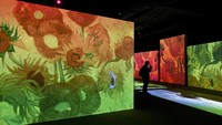 Pameran karya pelukis legendaris asal Belanda Vincent Van Gogh yang ditampilkan dalam bentuk proyeksi digital itu dibuka untuk umum pada 7 Juli hingga 9 Oktober 2023.  