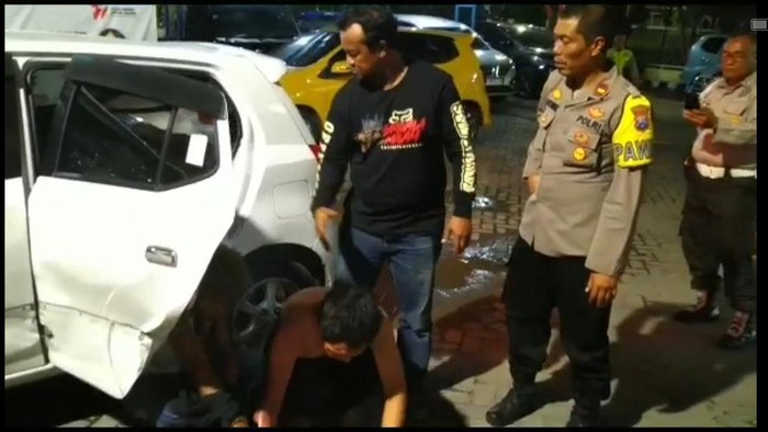 Pelaku curanmor bermobil di Surabaya saat ditangkap