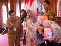 Pemkot Mojokerto Bagikan Perlengkapan Sekolah Gratis untuk anak TK-SMP
