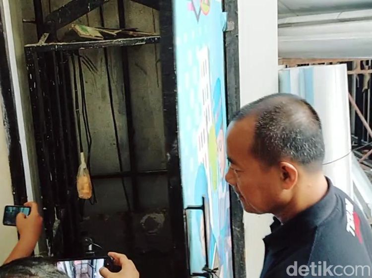 Foto: Tragedi Lift Barang Anjlok dari Lantai 5 Tewaskan 7 Pekerja