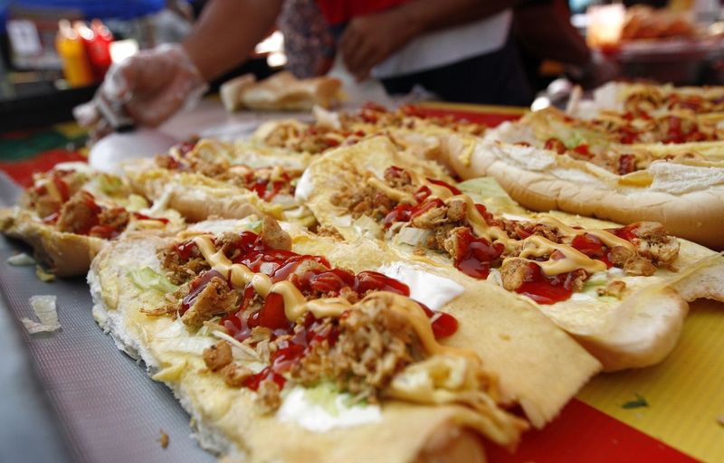 penjual roti john