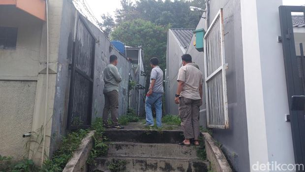 Polresta Bogor Kota melakukan olah TKP ulang di lokasi pembunuhan Noven, Kamis (6/7/2023) sore. Siswi SMK itu dibunuh pada 2019 silam.