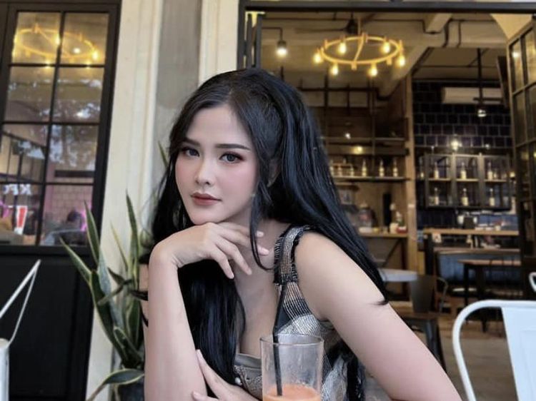 Potret Bella Bonita, Kekasih Denny Caknan yang Doyan Ngopi