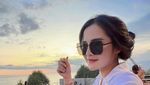 Potret Bella Bonita, Kekasih Denny Caknan yang Doyan Ngopi