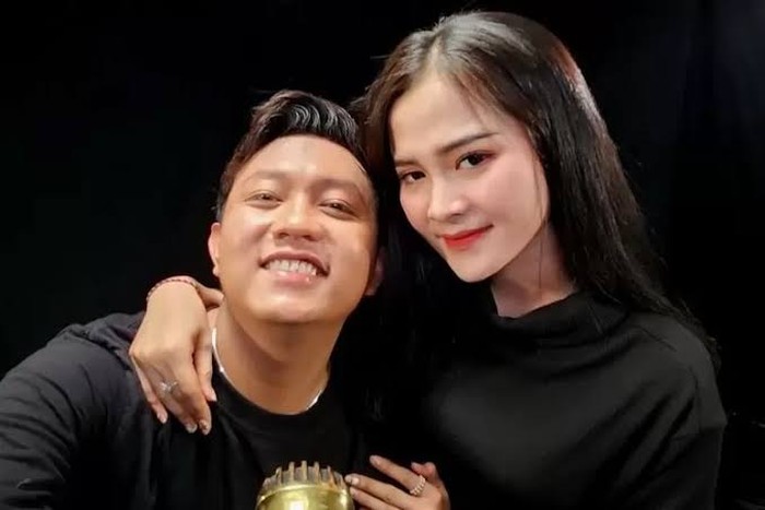 Potret Bella Bonita, Kekasih Denny Caknan yang Doyan Ngop