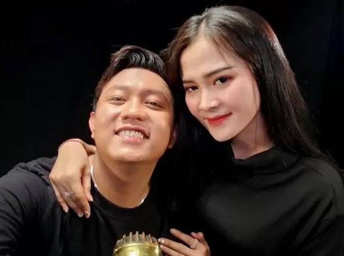Potret Bella Bonita, Kekasih Denny Caknan yang Doyan Ngop
