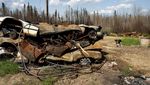 Penampakan Mobil Jadi Rongsokan Gegara Kebakaran Hutan di Kanada