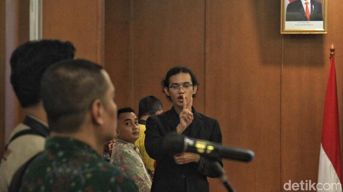 Putri Ariani Ikut Deklarasikan Pemilu Ramah Disabilitas Putri Ariani ikut Deklarasi Pemilu Akses Ramah Disabilitas di Jakarta. Deklarasi ini digagas oleh Bawaslu RI bersama KND, PPUAD dan PPDI.