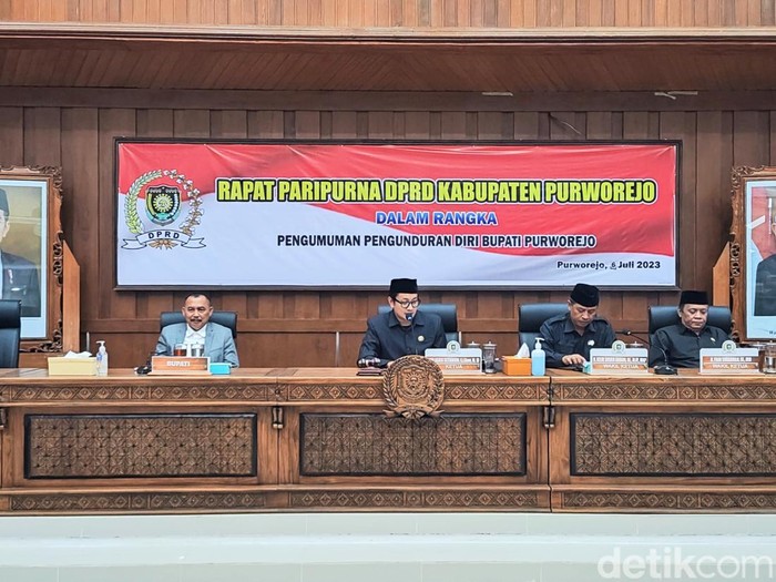 Rapat Paripurna Pengumuman Pengunduran Diri Bupati Purworejo di gedung DPRD Purworejo, Kamis (6/7/2023).