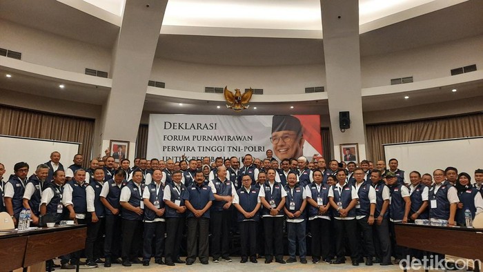 Ratusan purnawirawan deklarasi mendukung Anies Baswedan sebagai capres hingga membentuk Forum Purnawirawan Perwira Tinggi tni-Polri untuk  Perubahan (FP3)