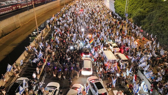 An aerial view shows protesters blocking Tel Aviv's main access road during a demonstration after Tel Aviv police chief quit citing government meddling against anti-government protesters, in Tel Aviv, Israel July 5, 2023. REUTERS/Or Adar NO RESALES. NO ARCHIVES