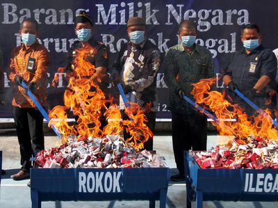 Rugikan Negara Rp 1,2 Miliar, Jutaan Batang Rokok Ilegal Dimusnahkan