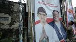 Satpol PP Tertibkan Atribut Partai di Depok