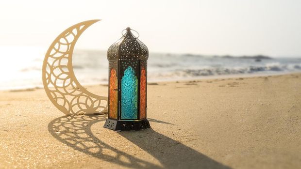 Muharram adalah awal bulan Tahun Hijriah. Tahun Baru Hijriah atau Tahun Baru Islam dirayakan setiap tahun oleh umat Muslim.  Simak sejarah bulan Muharram!