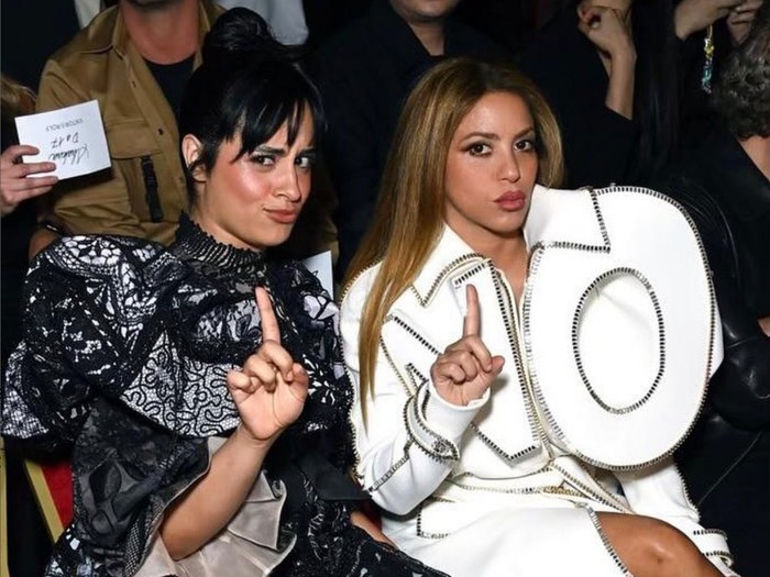 Shakira di Paris Fashion Week Haute Couture.