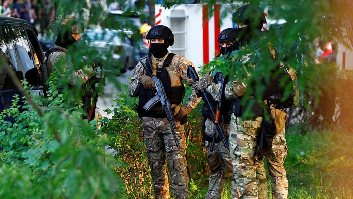 Situasi Pengadilan Kiev Ukraina Usai Aksi Bom Bunuh Diri Seorang pria meledakkan dirinya di sebuah Pengadilan di distrik Shevchenkivskyi, Kiev, Ukraina, Rabu (5/7/2023) waktu setempat. Begini kondisi usai aksi bom bunuh diri tersebut.