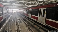 detikcom berangkat dari stasiun LRT Jabodebek Dukuh Atas, Setia Budi, Jakarta Selatan, Kamis (6/7/2023).