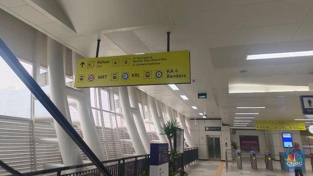 Stasiun LRT Dukuh Atas di Jakarta Pusat, Kamis (6/7/2023). (CNBC Indonesia/Martyasari Rizky)