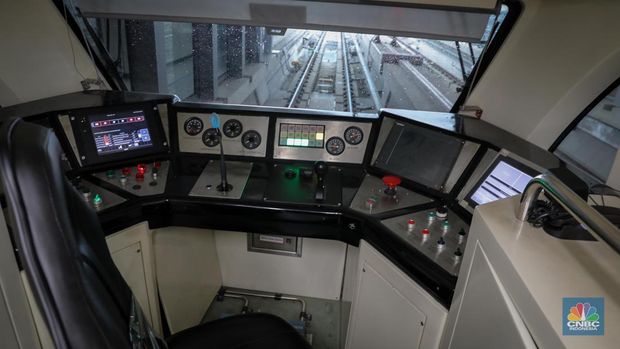 Suasana LRT (Jabodebek) Dukuh Atas, Jakarta, Kamis (6/7/2023). (CNBC Indonesia/Faisal Rahman)