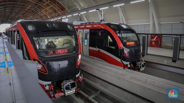 Suasana LRT (Jabodebek) Dukuh Atas, Jakarta, Kamis (6/7/2023). (CNBC Indonesia/Faisal Rahman)