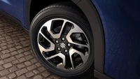 Di bagian samping, satu-satunya perbedaan antara Invicto dengan Zenix adalah desain velg 17 inchi. Foto: Dok. Nexa Experience