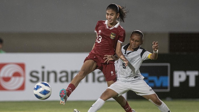 Timnas U-19 Wanita Indonesia bermain gemilang saat menghadapi Timnas Timor Leste pada Piala AFF U-19 Wanita 2023, di Stadion Gelora Sriwijaya Jakabaring (GSJ) Palembang, Sumatera Selatan, Rabu (05/07/2023). Indonesia menang dengan skor 7-0.